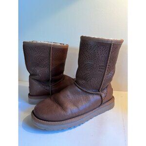 UGG Triana Brown Perforated Boots Sherpa Sheepskin Brown Cozy Warm Class